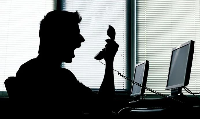 «Φρένο» σε δικηγόρους που κυνηγούν οφειλέτες τραπεζών